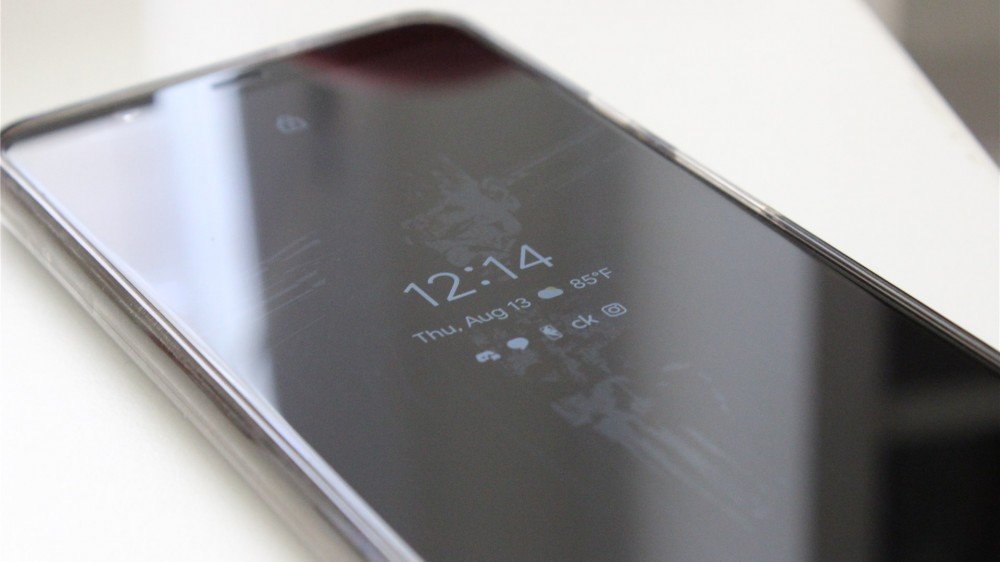 A Pixel 4XL showing several notifications in ambient mode